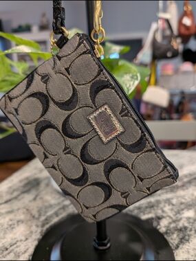 Coach Poppy Signature Jacquard Wristlet - Black/Taupe